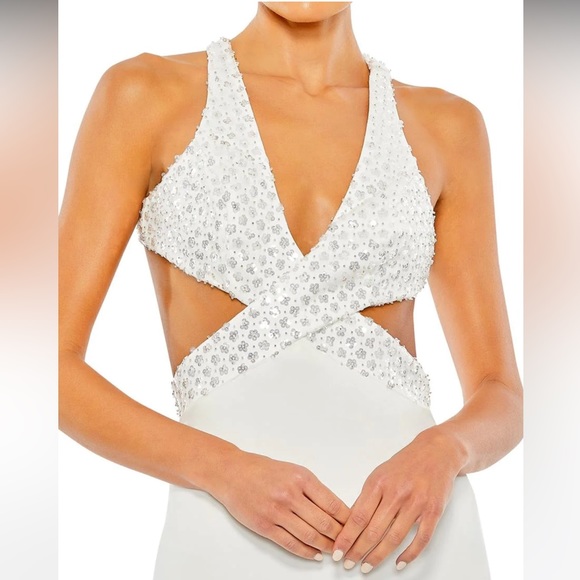 MAC DUGGAL Sequined Criss Cross Bodice Gown 4 - Picture 3 of 9